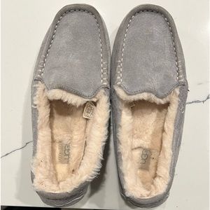 Ugg slippers. Women’s size 10. Grey.